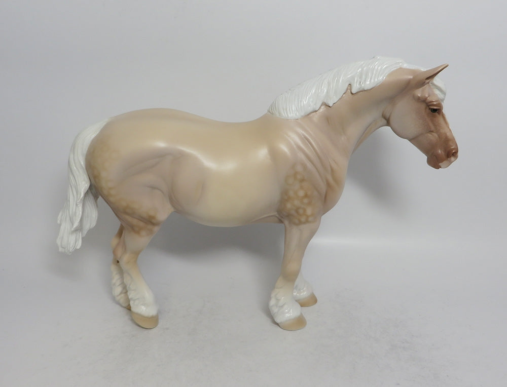 JESSE CM - LE15 AMERICAN CREAM DAPPLE HEAVY DRAFT BUNNY MODEL HORSE SHCF2018