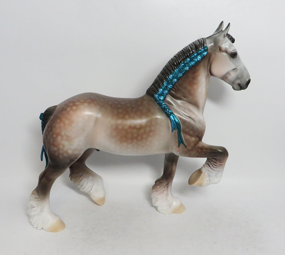CLAUS II -LE-5 DAPPLE ROSE GREY TROTTING DRAFTER MODEL HORSE 12/21/18