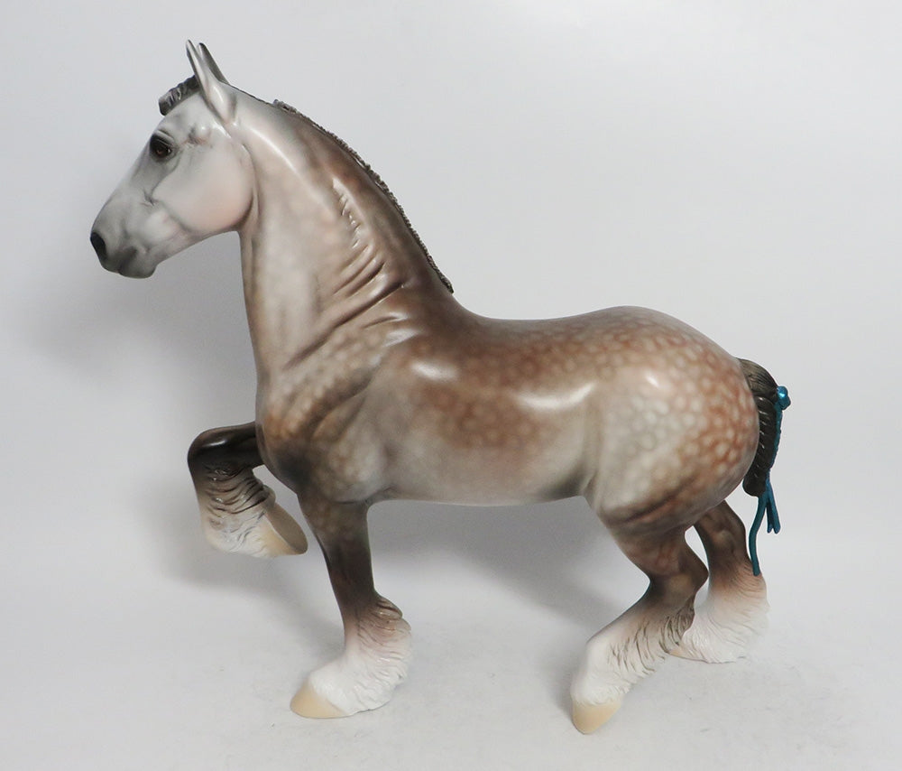 CLAUS II -LE-5 DAPPLE ROSE GREY TROTTING DRAFTER MODEL HORSE 12/21/18