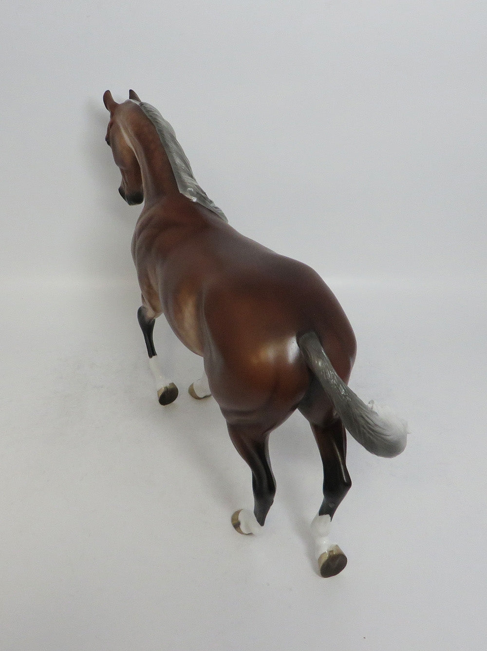 BOX SOCIAL-OOAK BAY GOING GREY THOROUGHBRED MODEL HORSE BY SHERYL LEISURE SCHF 2018