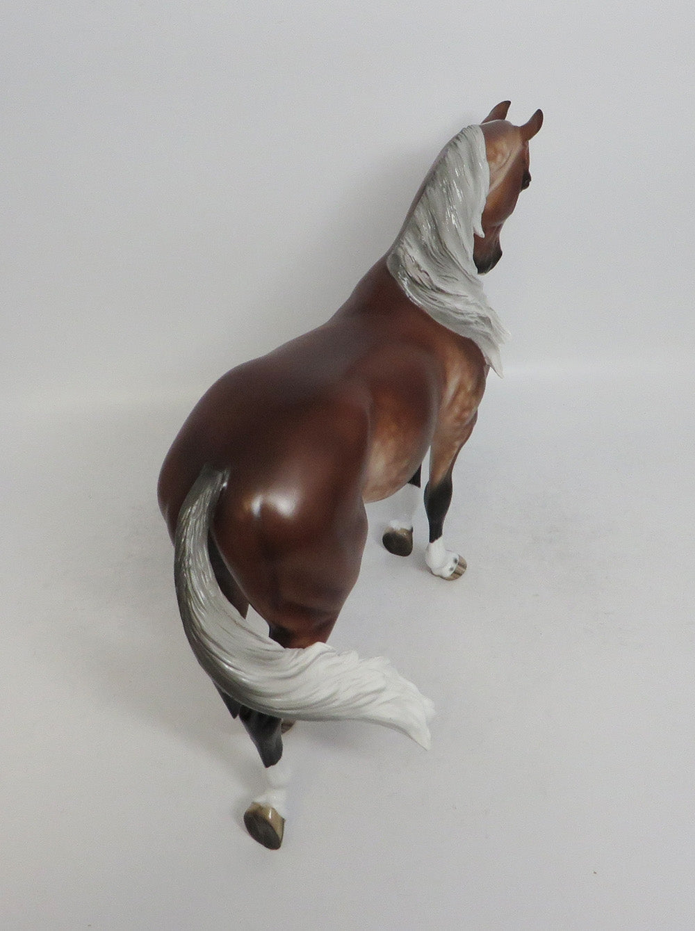 BOX SOCIAL-OOAK BAY GOING GREY THOROUGHBRED MODEL HORSE BY SHERYL LEISURE SCHF 2018