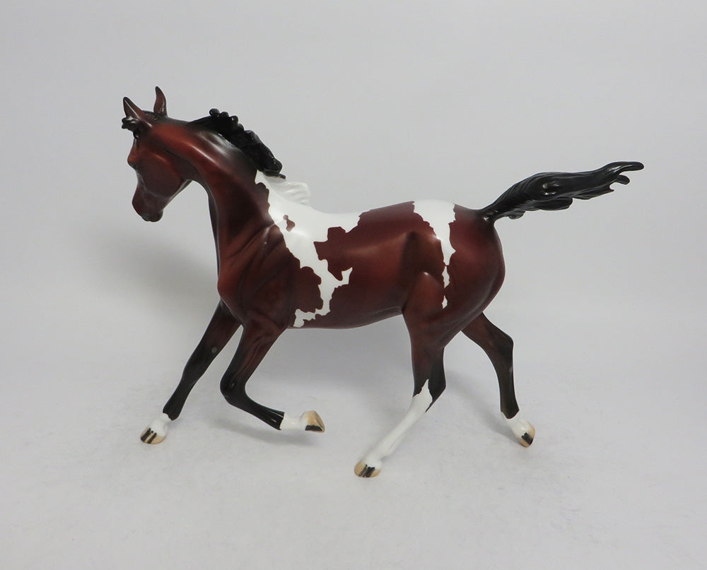 MIGO - LE4 DAPPLE BAY PINTO YEARLING MODEL HORSE SHCF2018