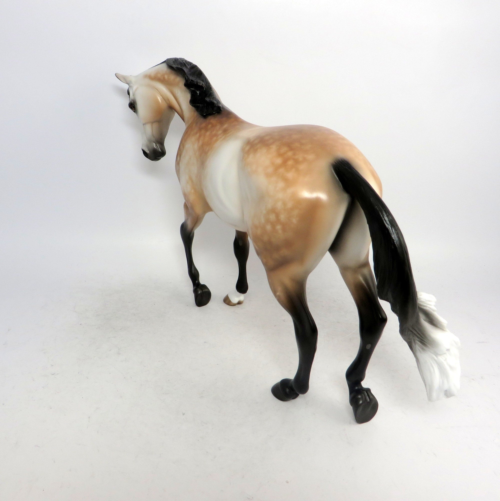 thoroughbred model horse