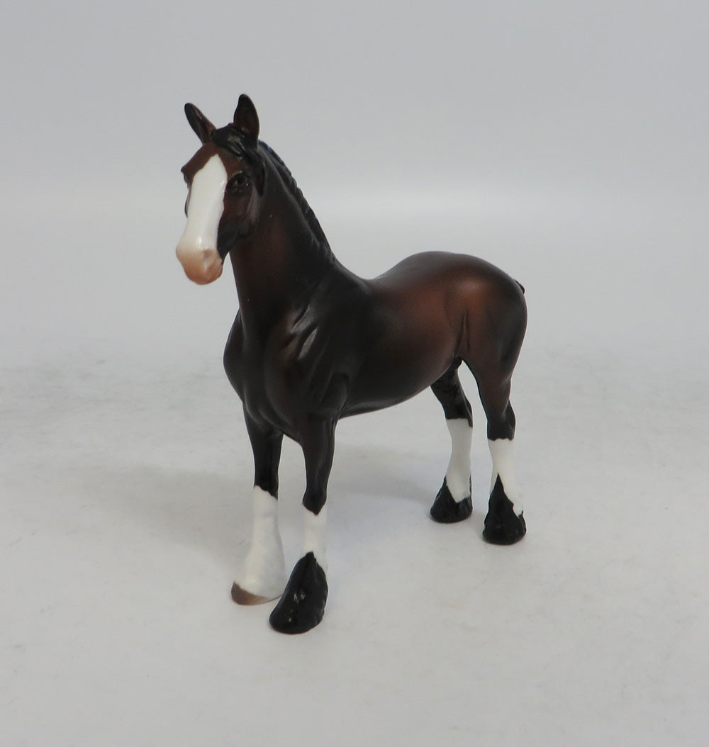 RONALD - LE10 BAY STANDING DRAFT CHIP EQ2018