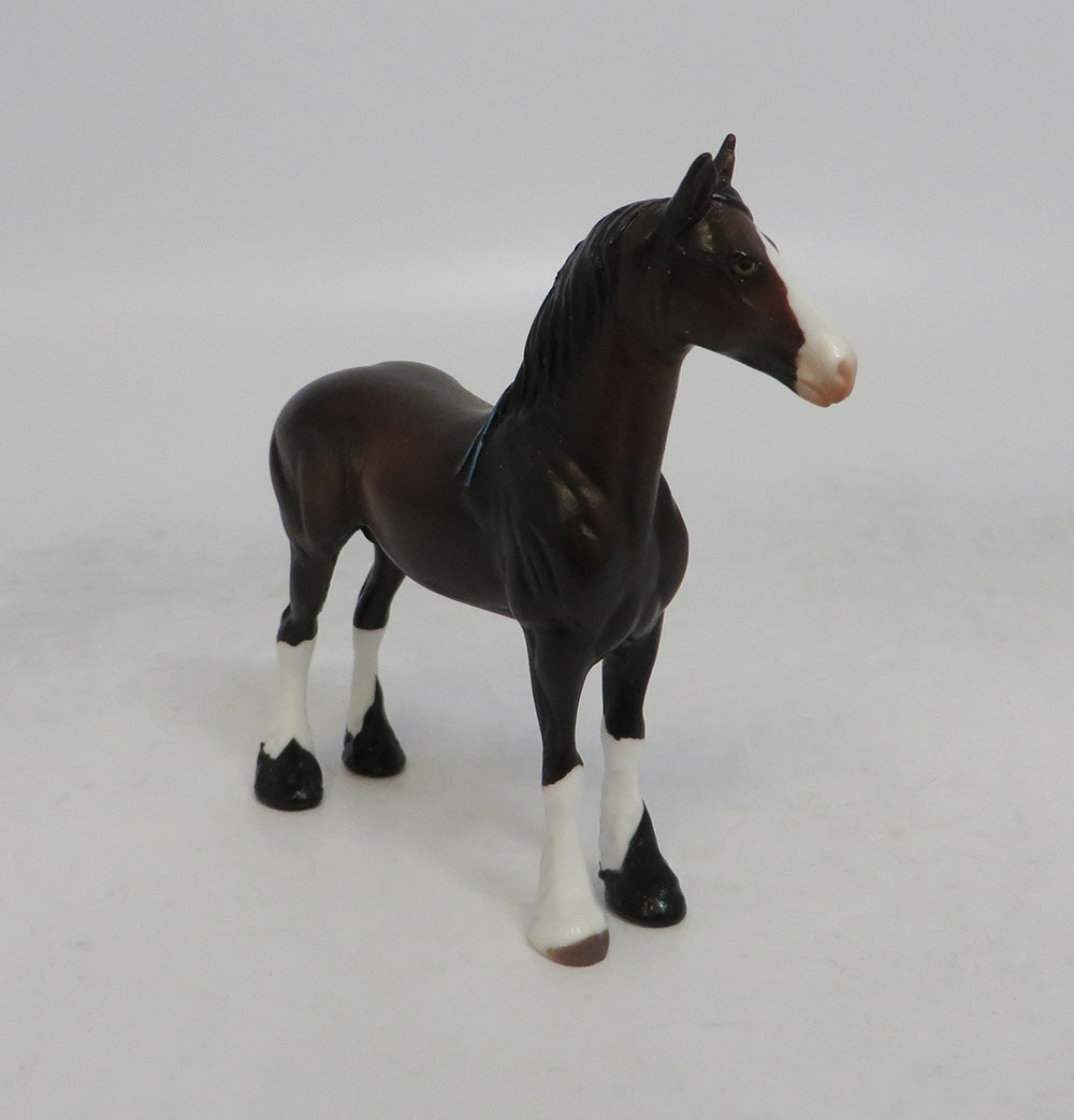 RONALD - LE10 BAY STANDING DRAFT CHIP EQ2018