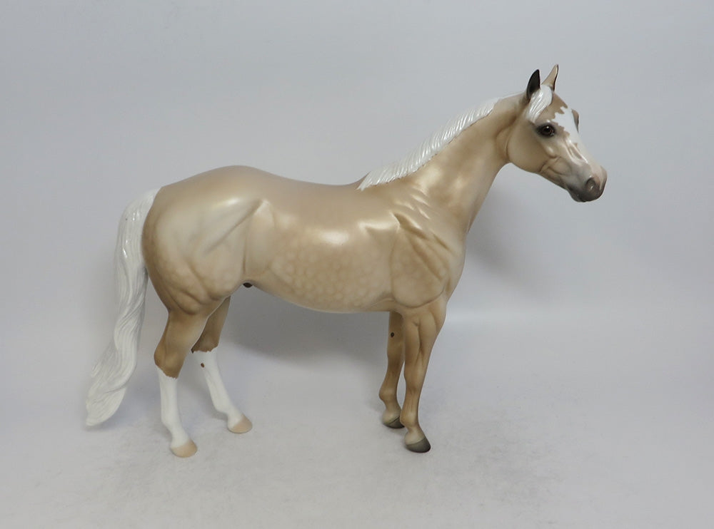 CHEX MIX - LE5 DAPPLE PALOMINO ISH MODEL HORSE EQ2018