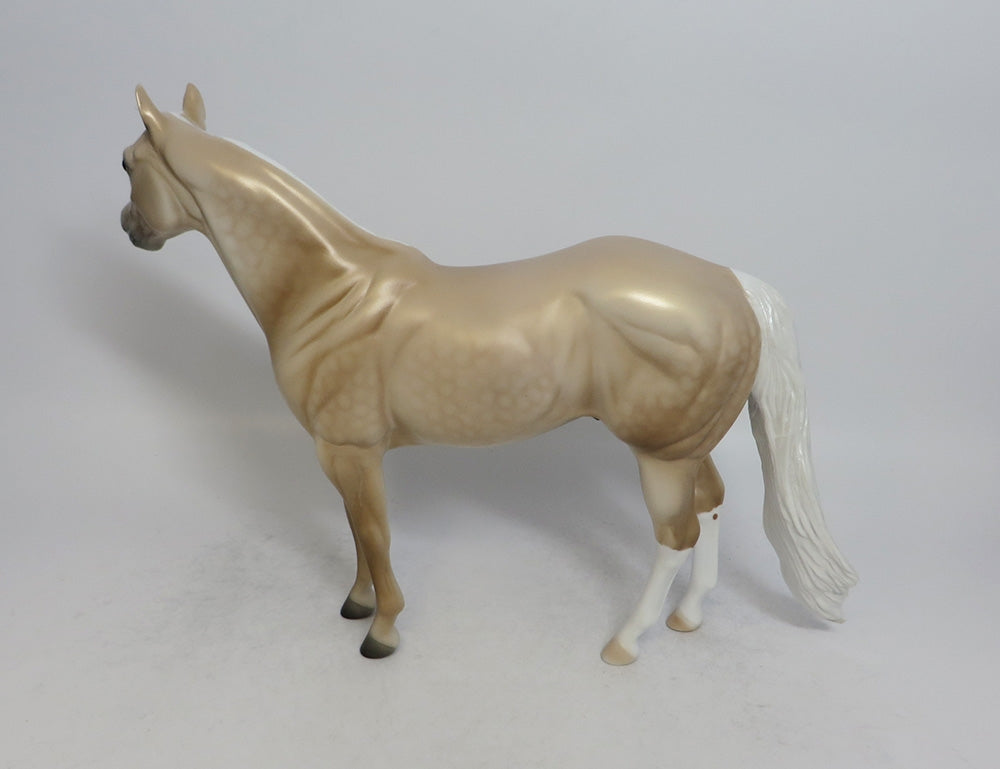 CHEX MIX - LE5 DAPPLE PALOMINO ISH MODEL HORSE EQ2018