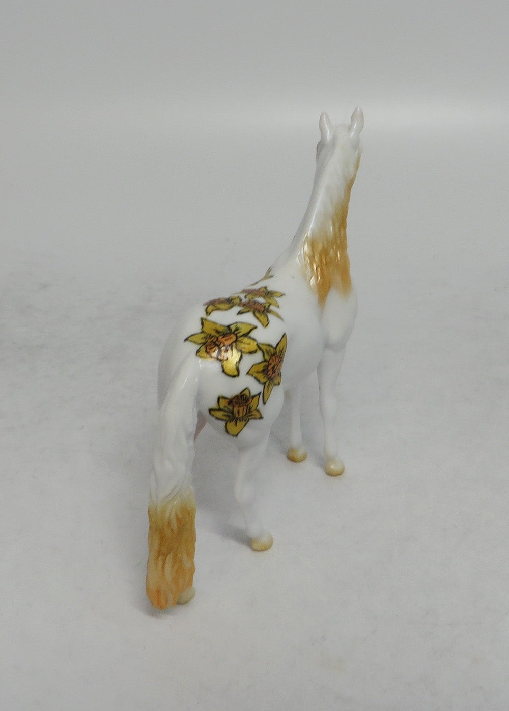DAPNE - OOAK WHITE AND YELLOW FLOWER DECORATOR ANDALUSIAN CHIP EQ2018
