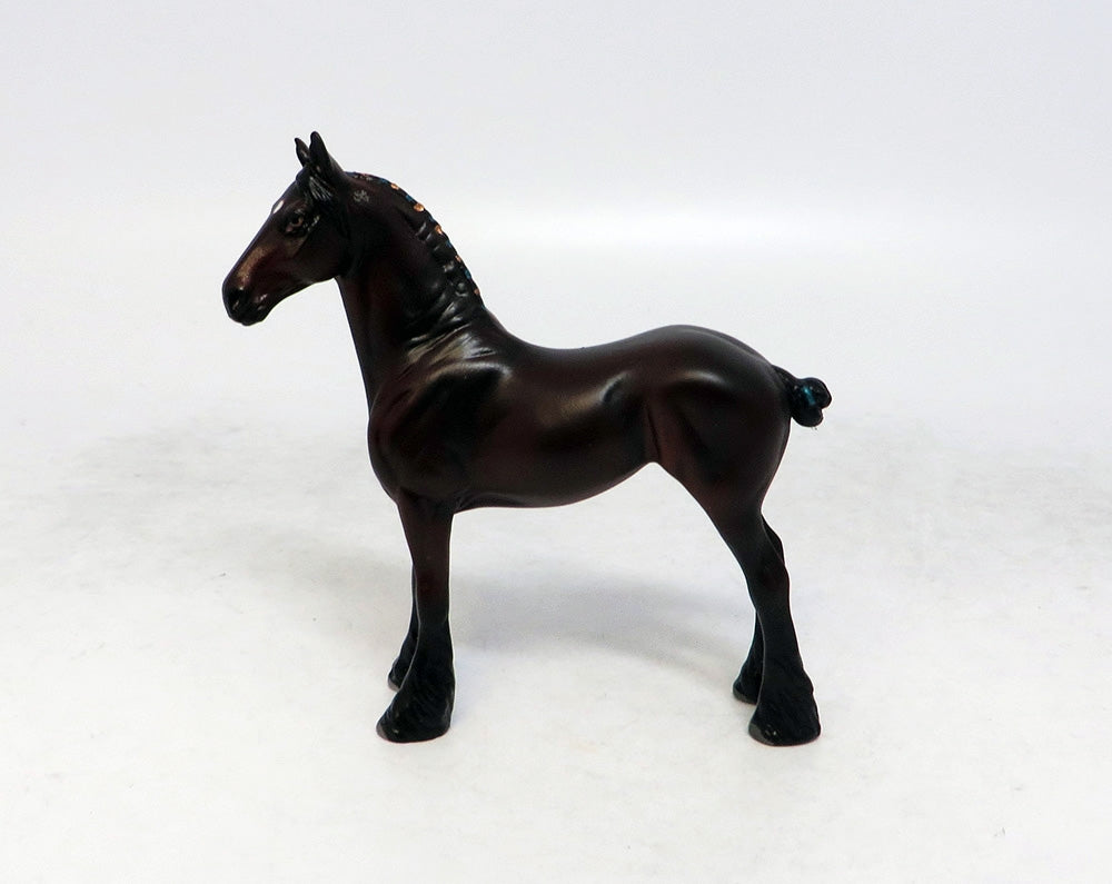 SIS-LE-10 NC MINI ME BAY HEAVY DRAFT MARE EQ 2018