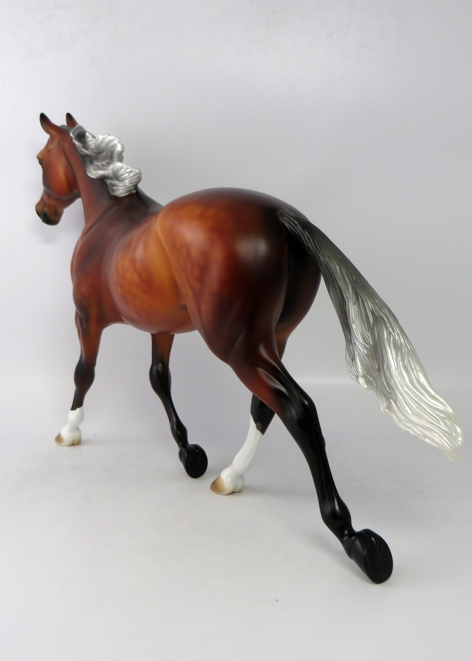 BAY MOON-OOAK SILVER BAY PALOUSE MODEL HORSE EQ 2018