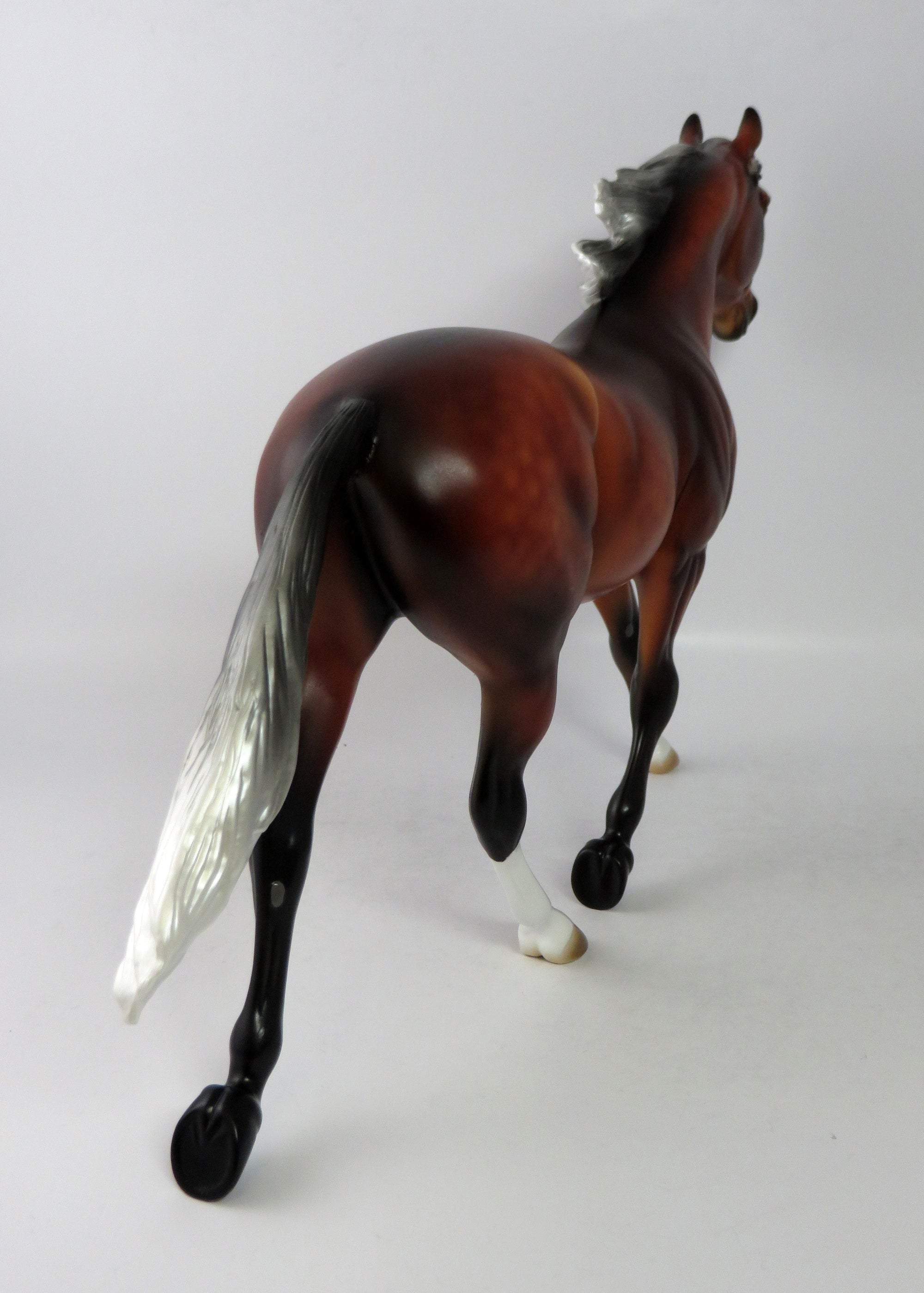 BAY MOON-OOAK SILVER BAY PALOUSE MODEL HORSE EQ 2018