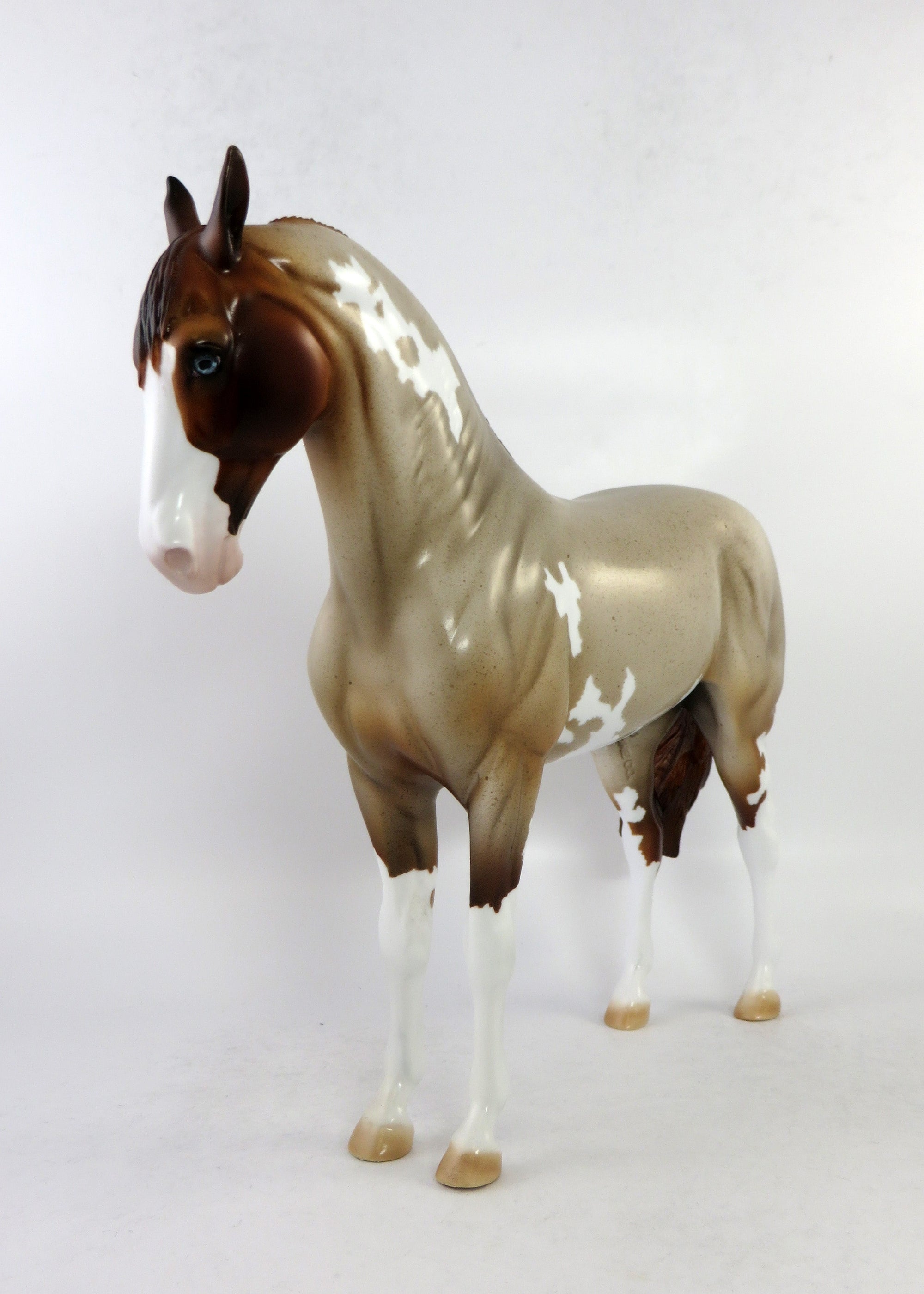 LOGI-LE-9 CHESTNUT ROAN PINTO MODEL HORSE EQ 2018