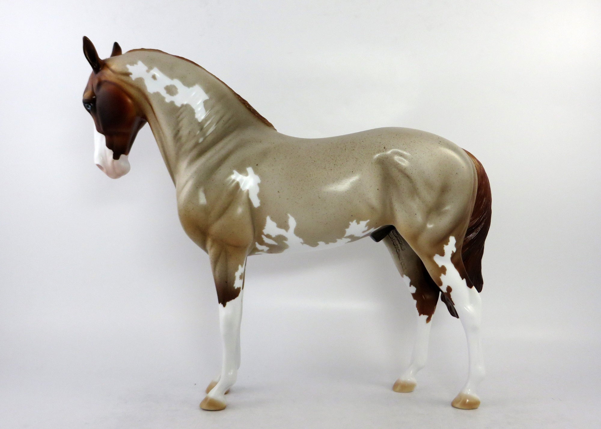 LOGI-LE-9 CHESTNUT ROAN PINTO MODEL HORSE EQ 2018
