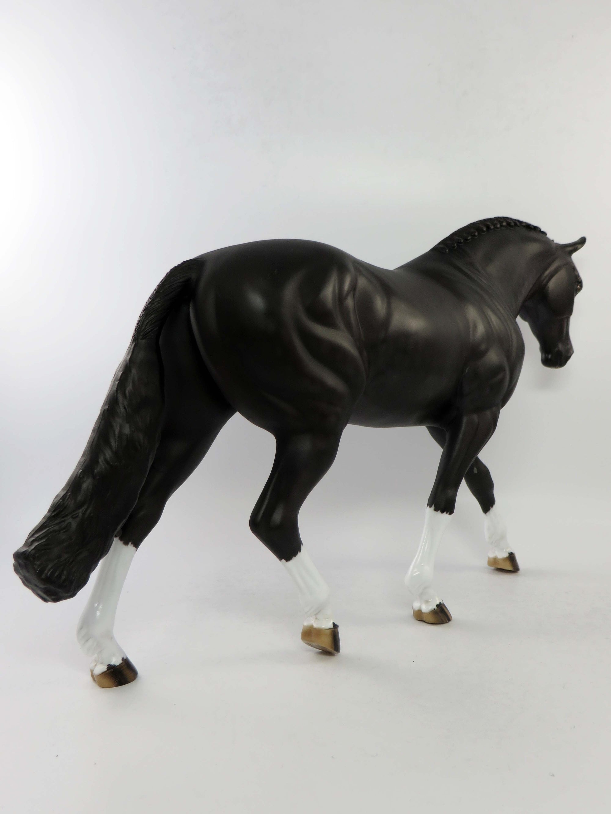 DAPPLE JACK-OOAK DAPPLE BLACK IRISH DRAUGHT MODEL HORSE BY JULIE KEIM EQ 2018