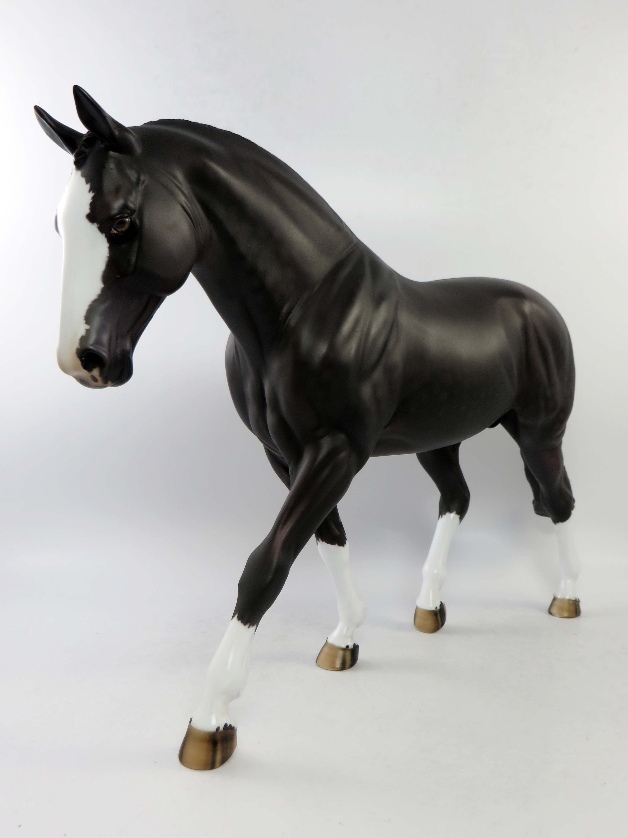 DAPPLE JACK-OOAK DAPPLE BLACK IRISH DRAUGHT MODEL HORSE BY JULIE KEIM EQ 2018