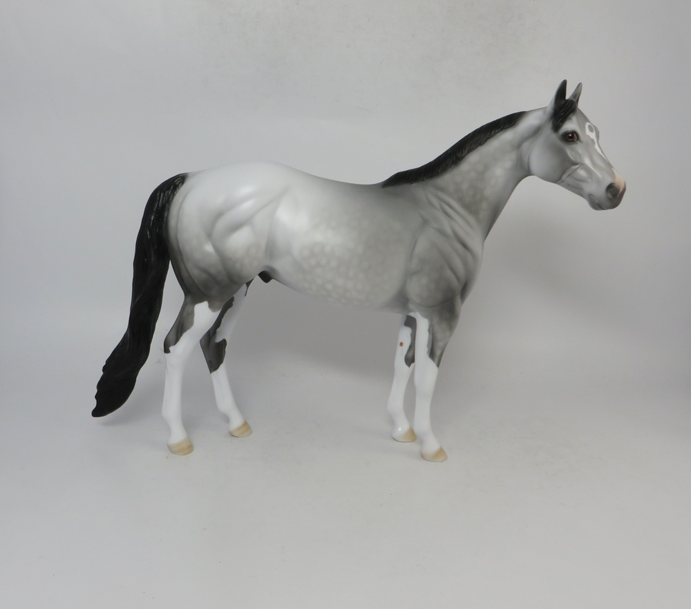 red heart token model horse
