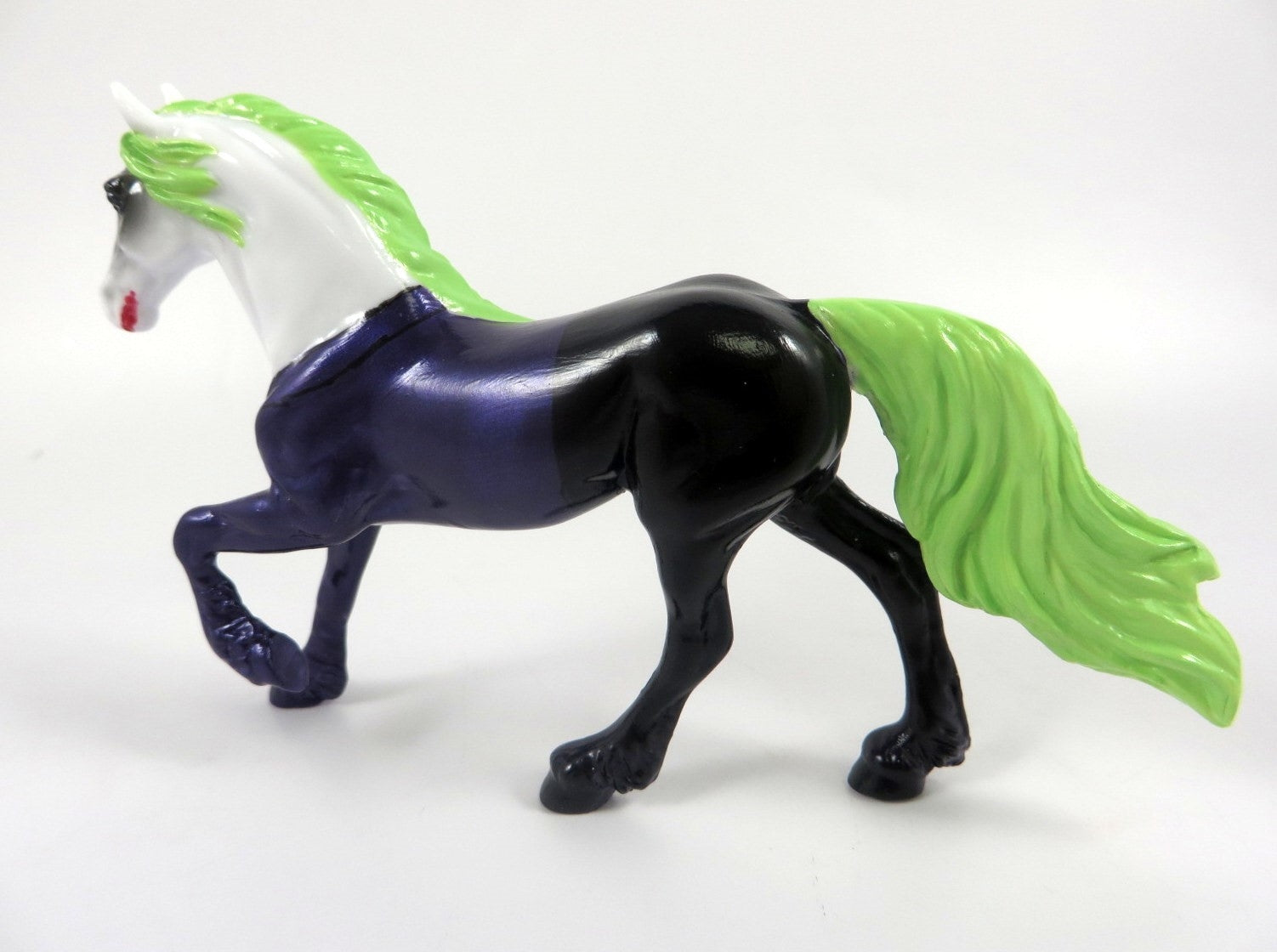 JOKER-OOAK WHITE/PURPLE/BLACK/LIME FRESIAN BAT CHIP DECORATOR BY KAYLA WESSE MM19