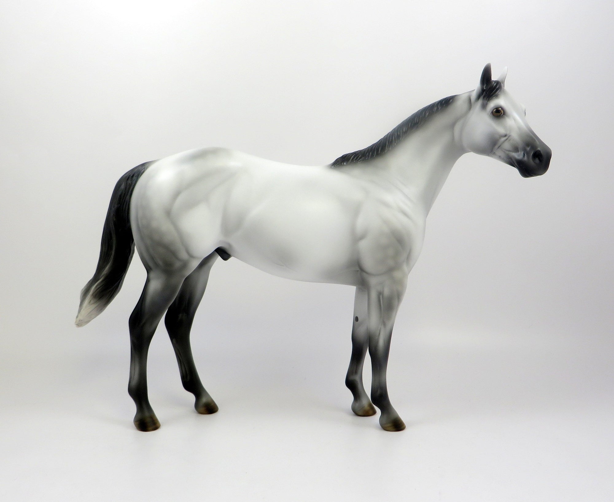 KNIGHT MIST-LE-2 LIGHT DAPPLE GREY ISH MODEL HORSE EQ 19