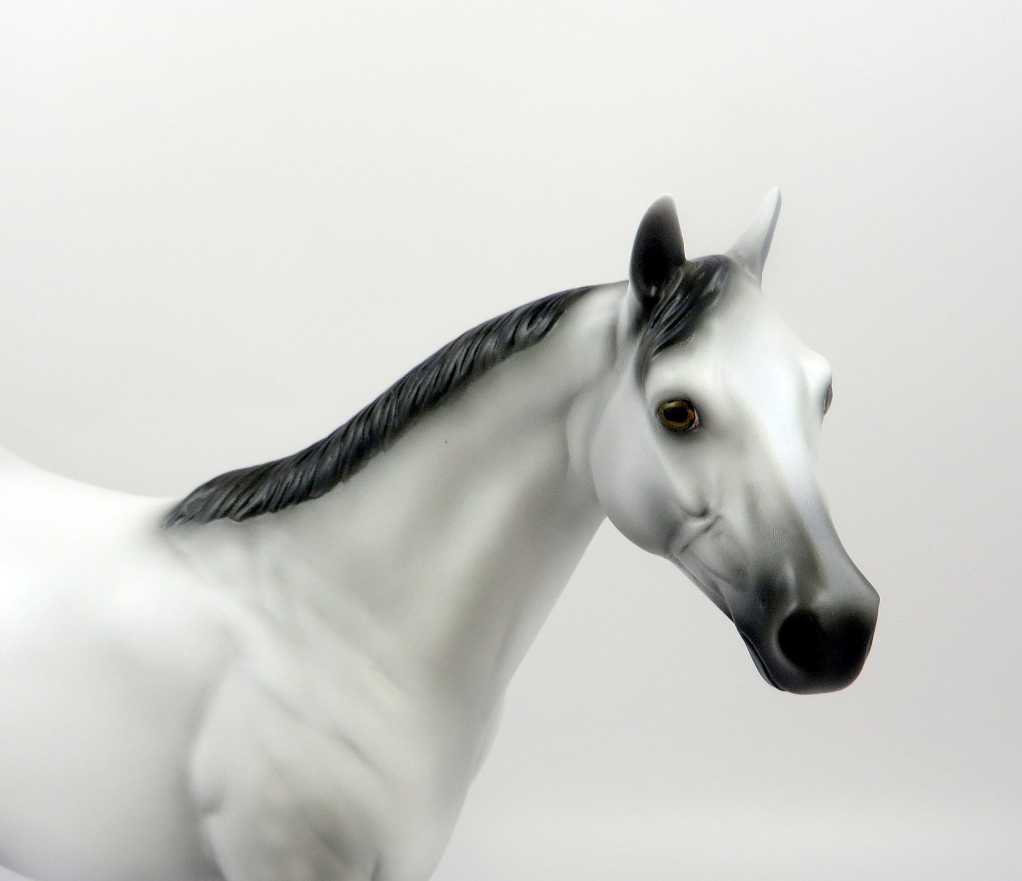 KNIGHT MIST-LE-2 LIGHT DAPPLE GREY ISH MODEL HORSE EQ 19