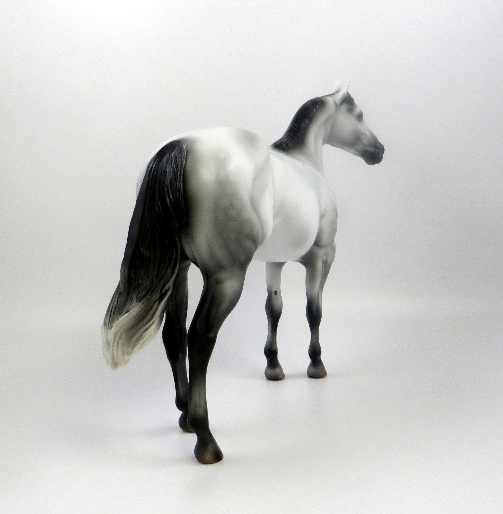 KNIGHT MIST-LE-2 LIGHT DAPPLE GREY ISH MODEL HORSE EQ 19