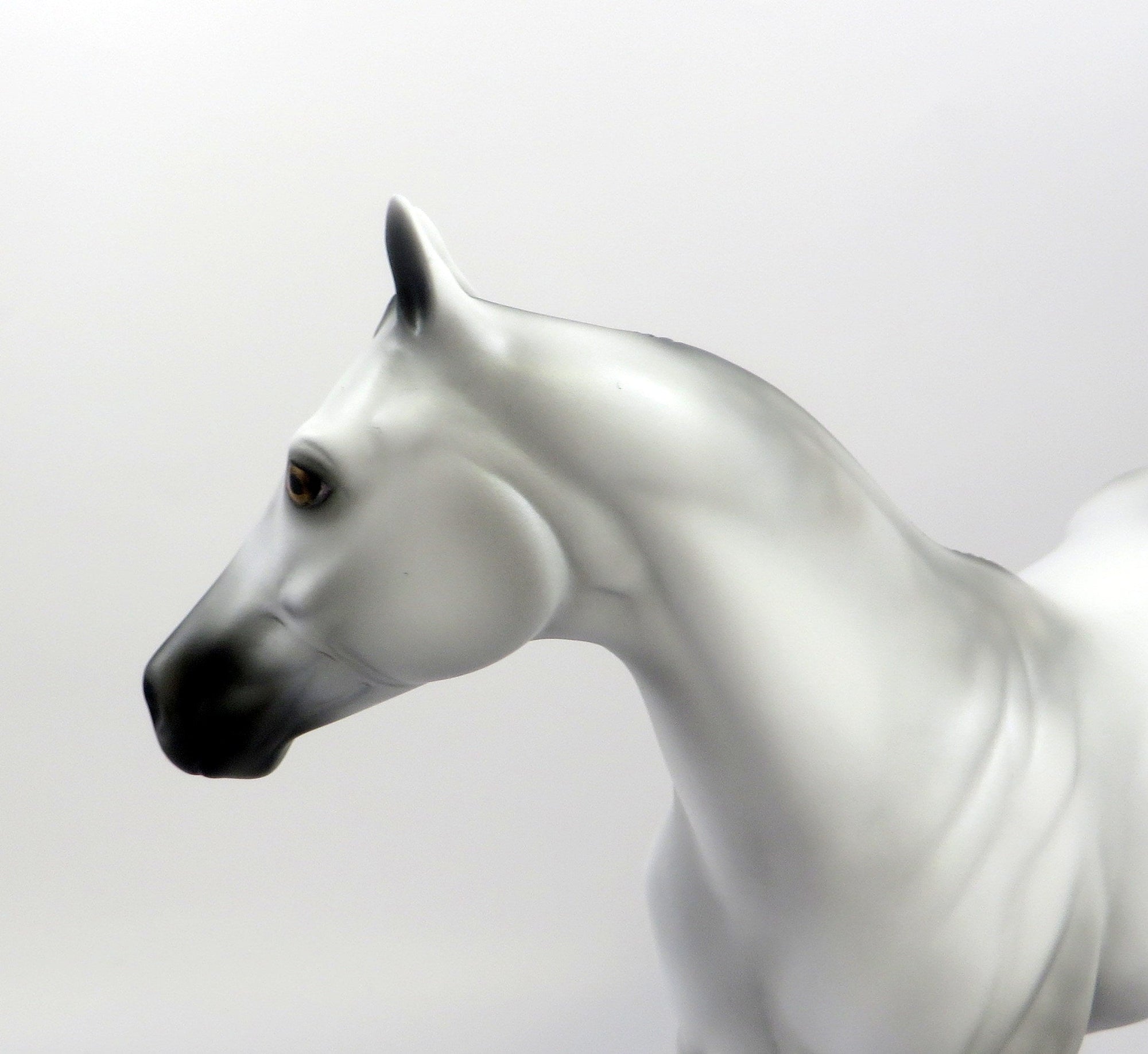 KNIGHT MIST-LE-2 LIGHT DAPPLE GREY ISH MODEL HORSE EQ 19