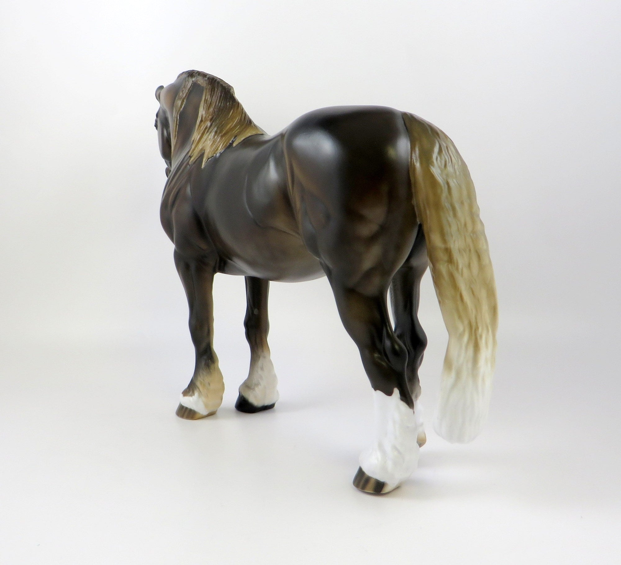 LADY OF THE LAKE CM LIVER CHESTNUT  BUNNY EQ 2019