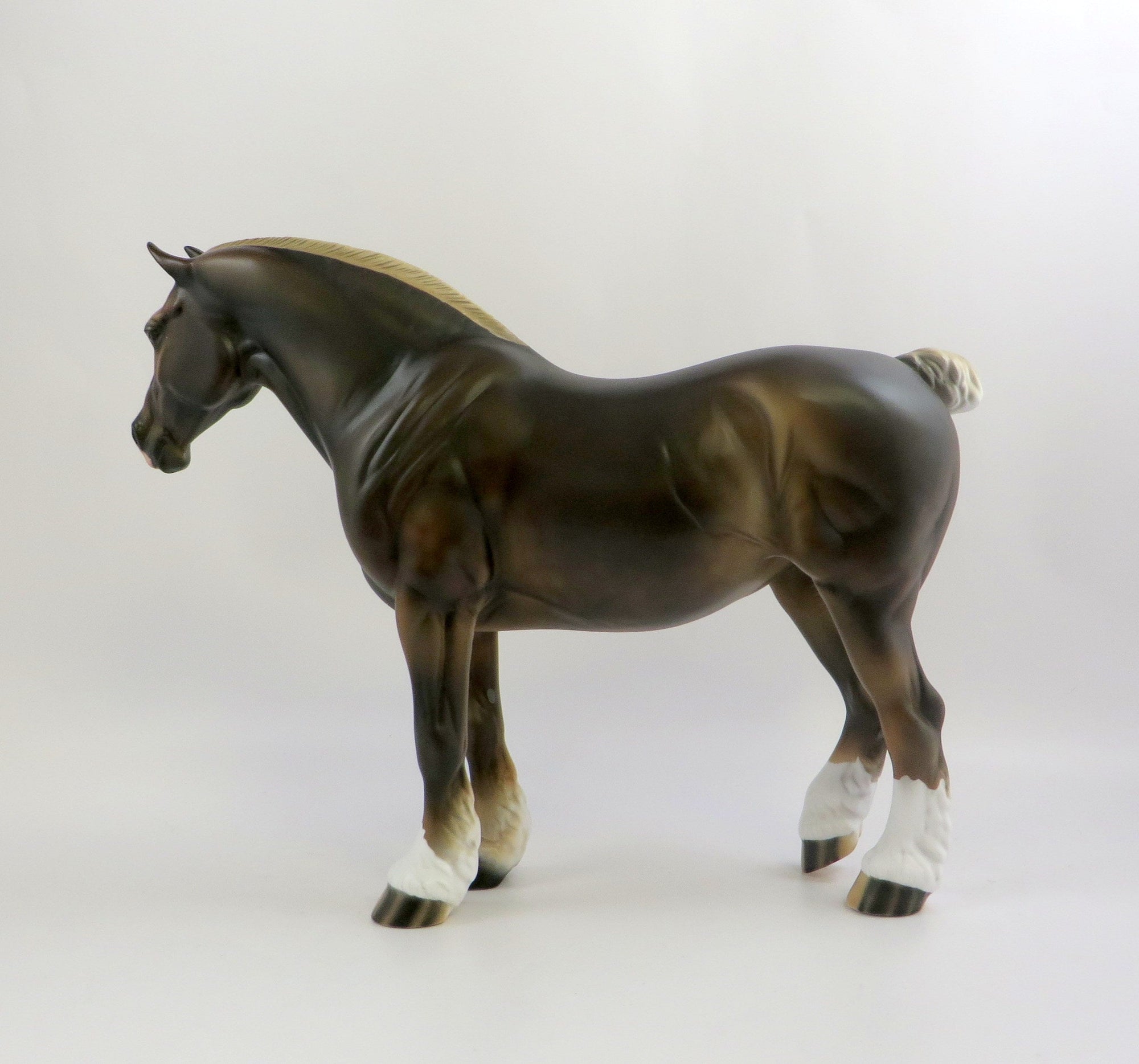 LADY OF THE LAKE NC LIVER CHESTNUT  BUNNY EQ 2019