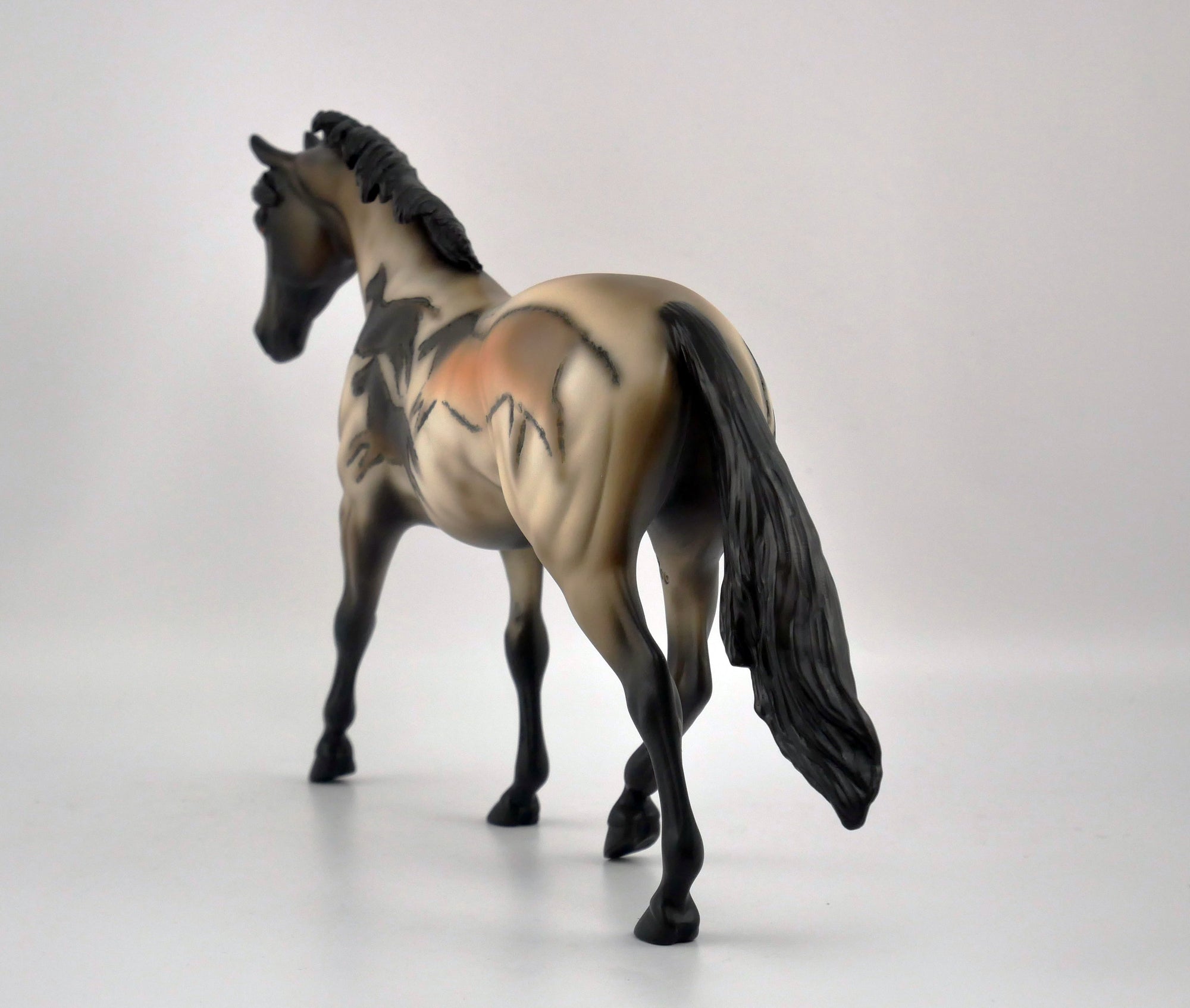 LASCAUY-LE-6  PONY-BY SHERYL LEISURE