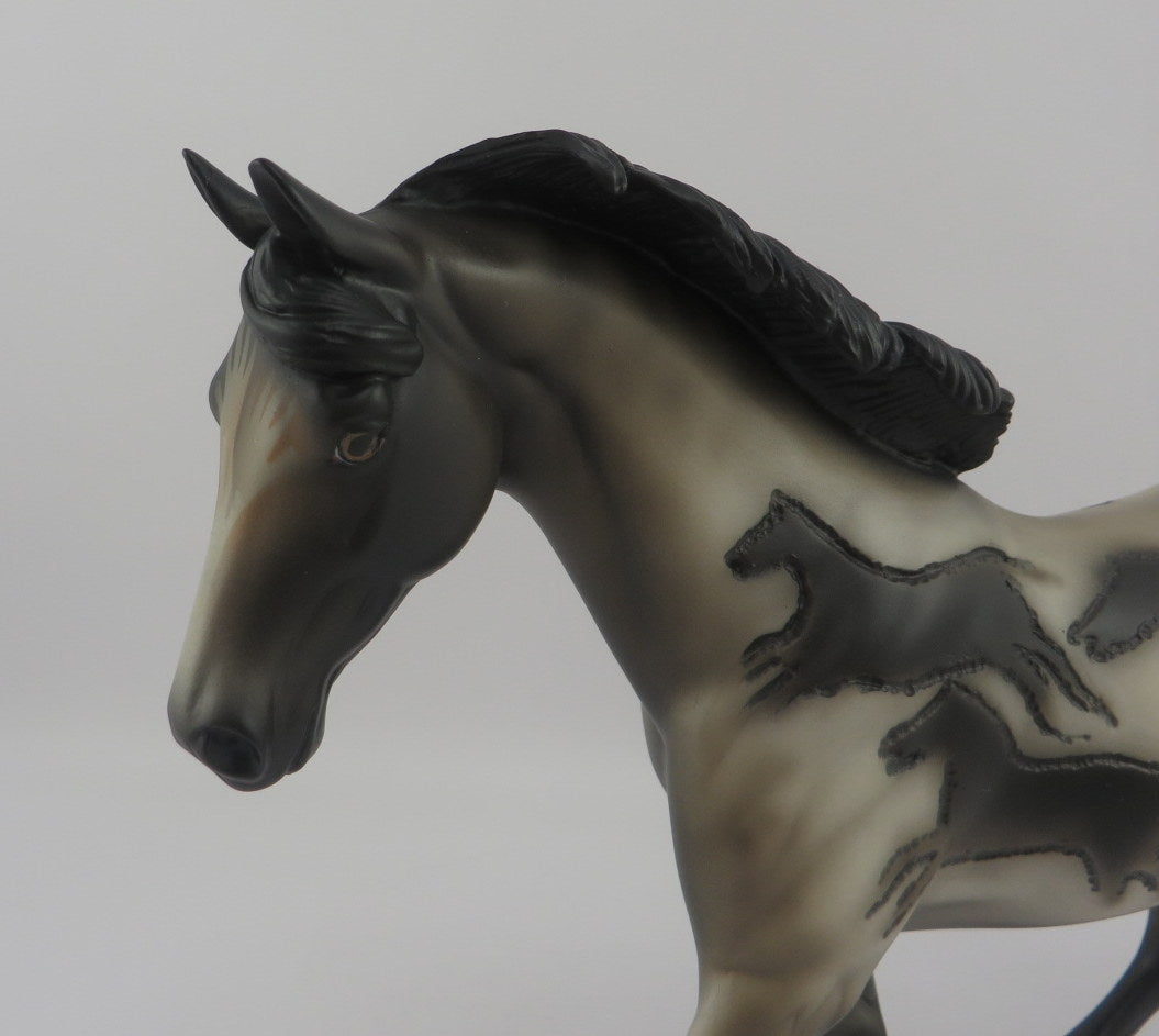 LASCAUY-LE-6  PONY-BY SHERYL LEISURE