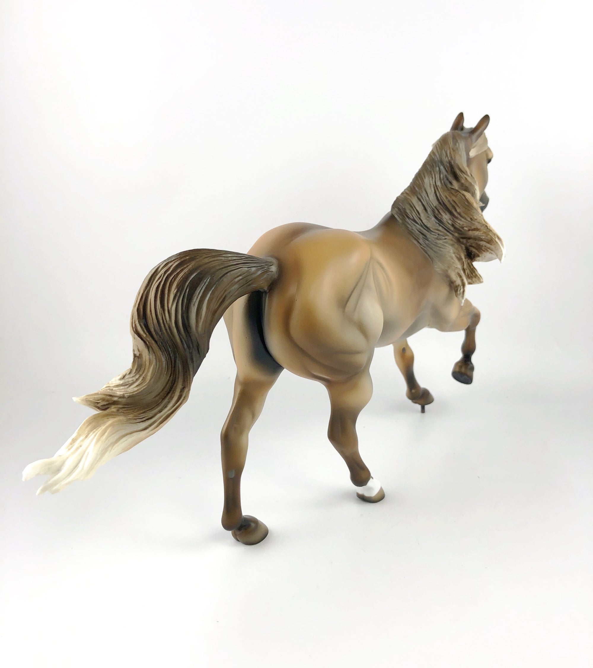 LION-LE-10 DAPPLE CHESTNUT RUNNING QUARTER HORSE LHS 2019