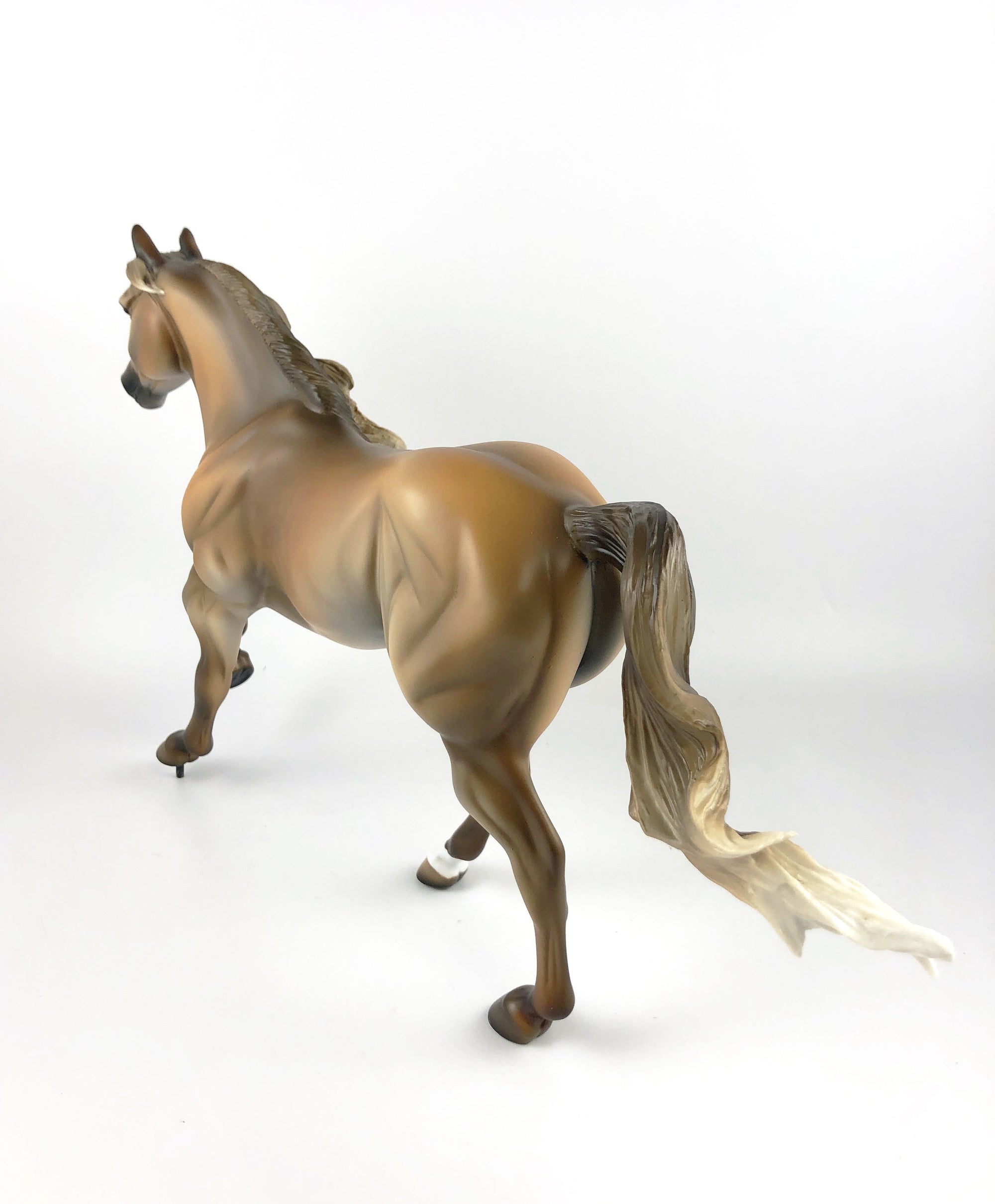 LION-LE-10 DAPPLE CHESTNUT RUNNING QUARTER HORSE LHS 2019