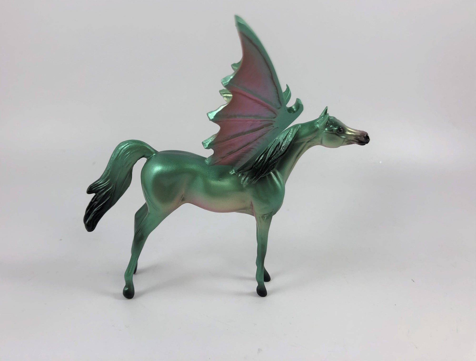 LIZARD-OOAK GREEN ARABIAN BAT CHIP DECORATOR BY MISSY FOX MM19