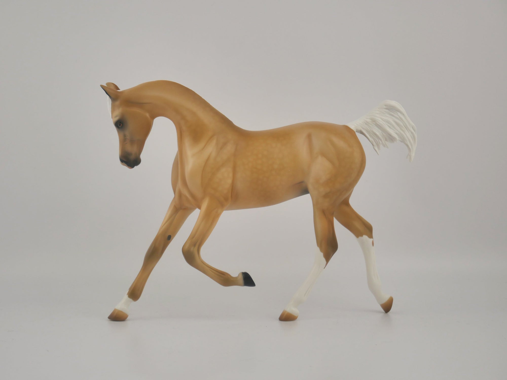 LUCENT-OOAK DAPPLE PALOMINO YEARLING BY AUDREY DIXON
