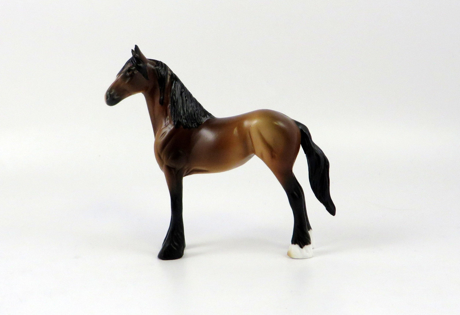 MALLE-OOAK BAY STANDING DRAFT CHIP MODEL HORSE EQ 19