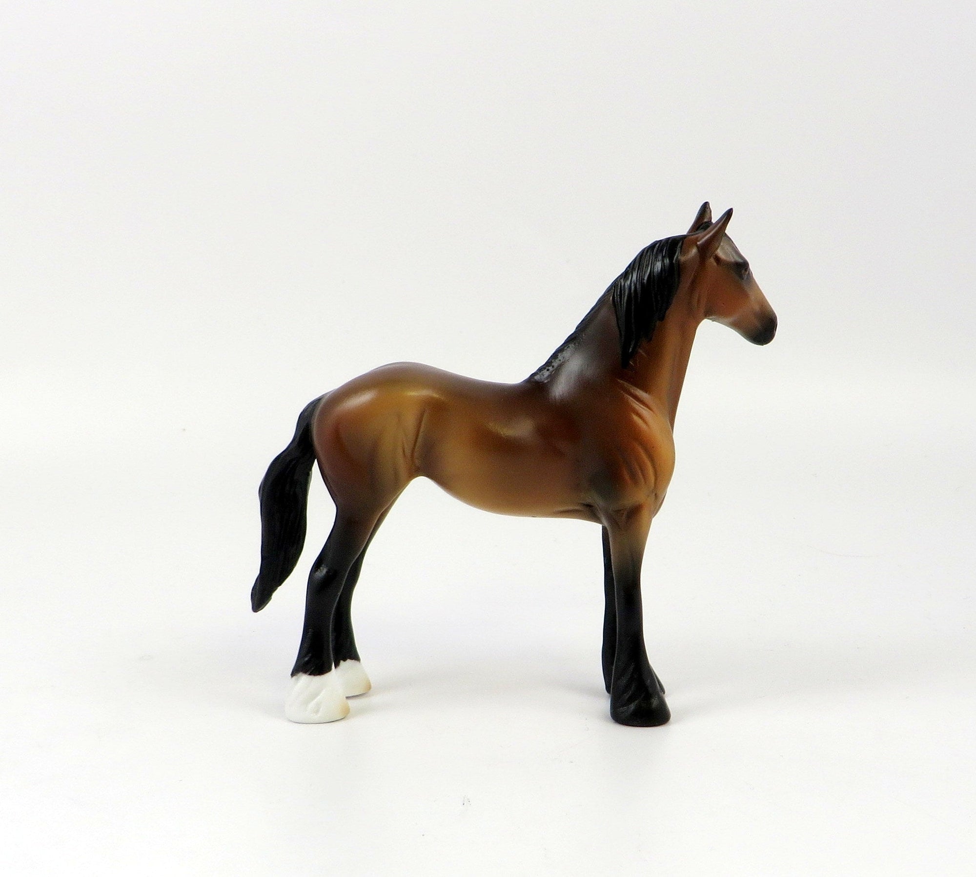 MALLE-OOAK BAY STANDING DRAFT CHIP MODEL HORSE EQ 19