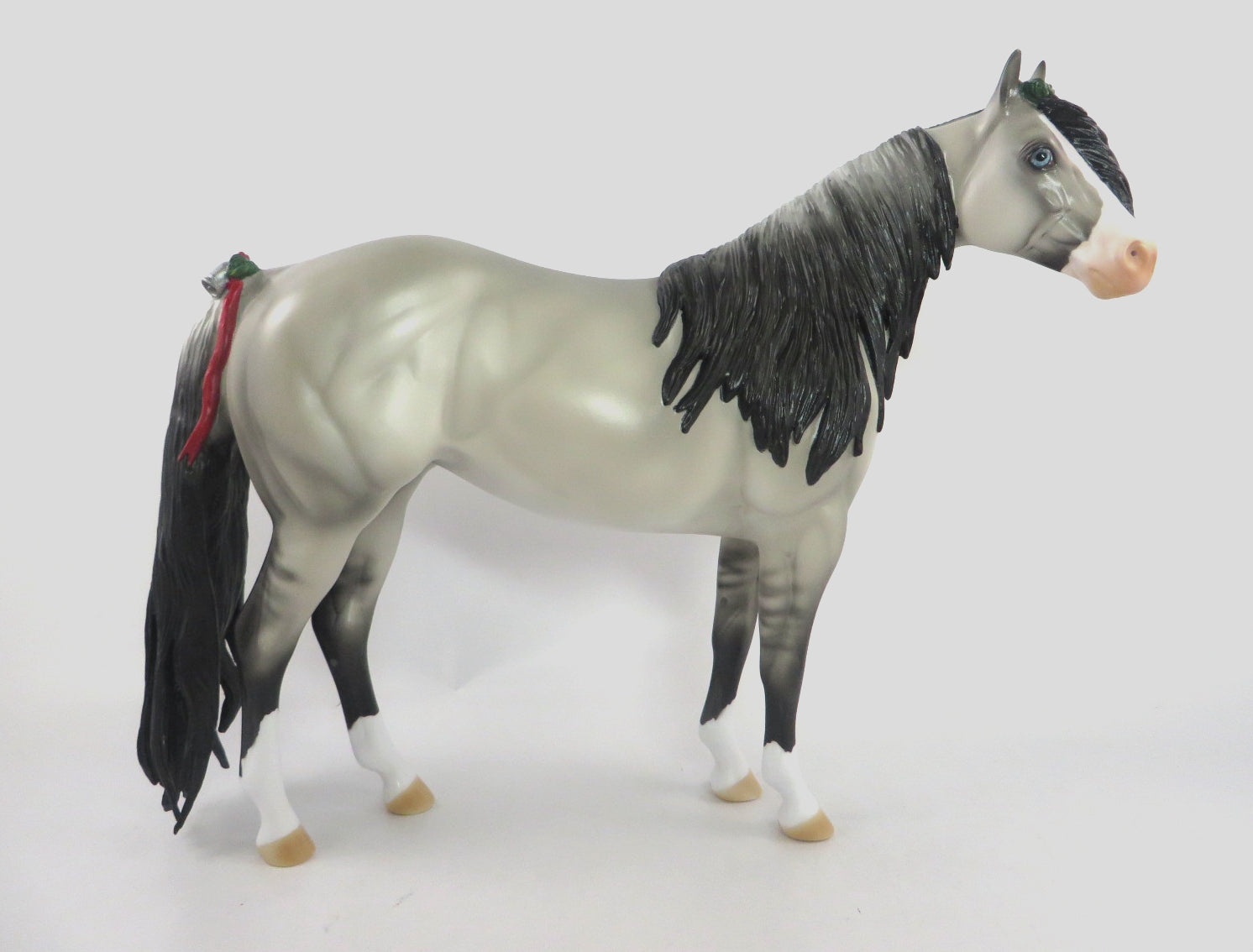 MARY -- LE-10 SILVER GRULLA  CM ISH BY JULIE KEIM WHS19
