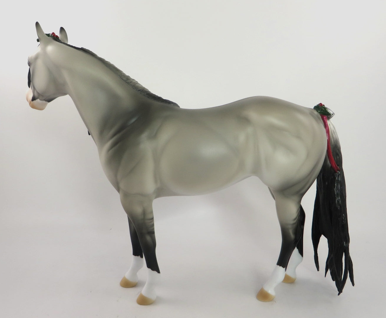 MARY -- LE-10 SILVER GRULLA  CM ISH BY JULIE KEIM WHS19