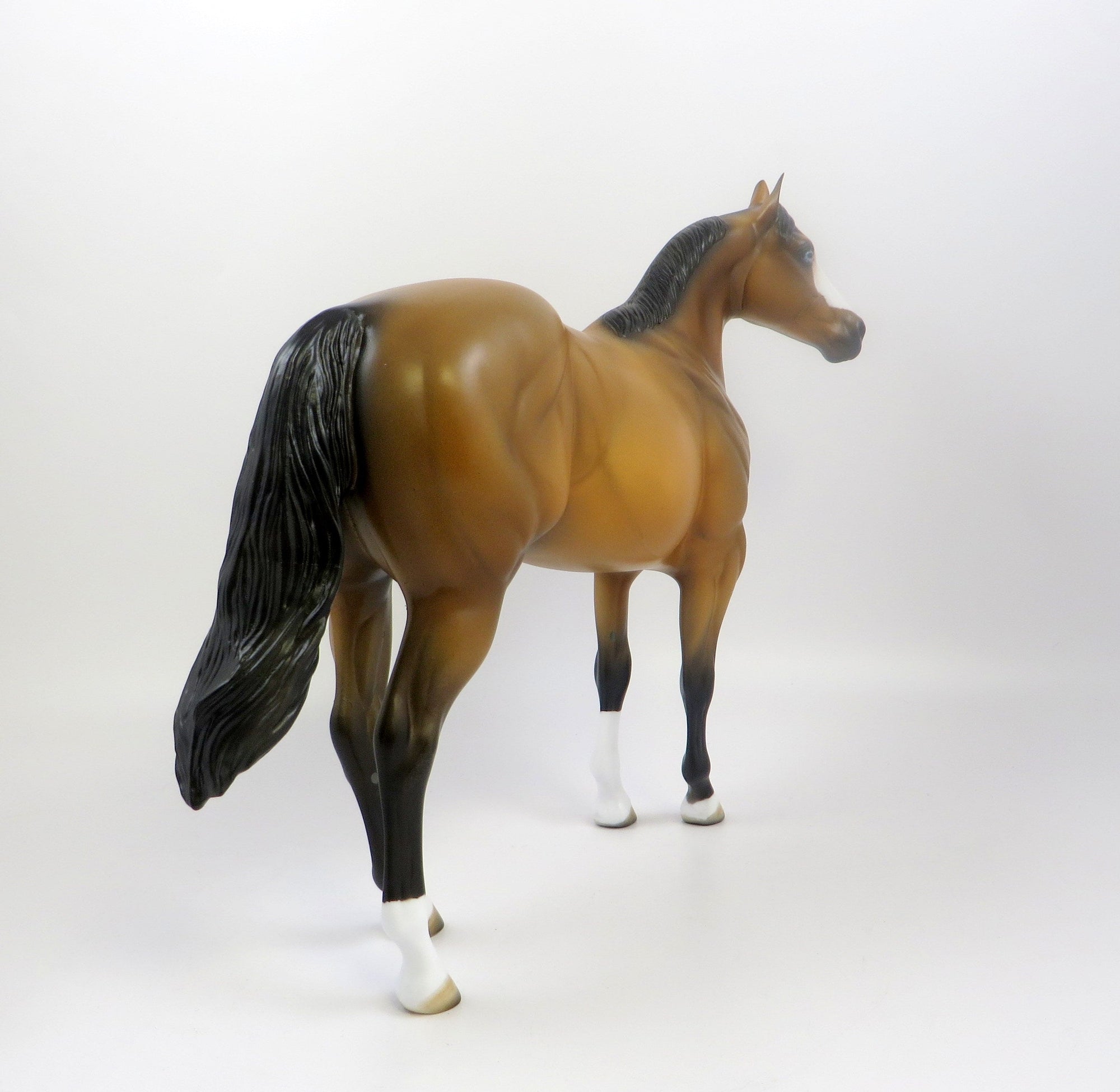 MEDIEVAL-OOAK BUCKSKIN ISH MODEL HORSE EQ 19