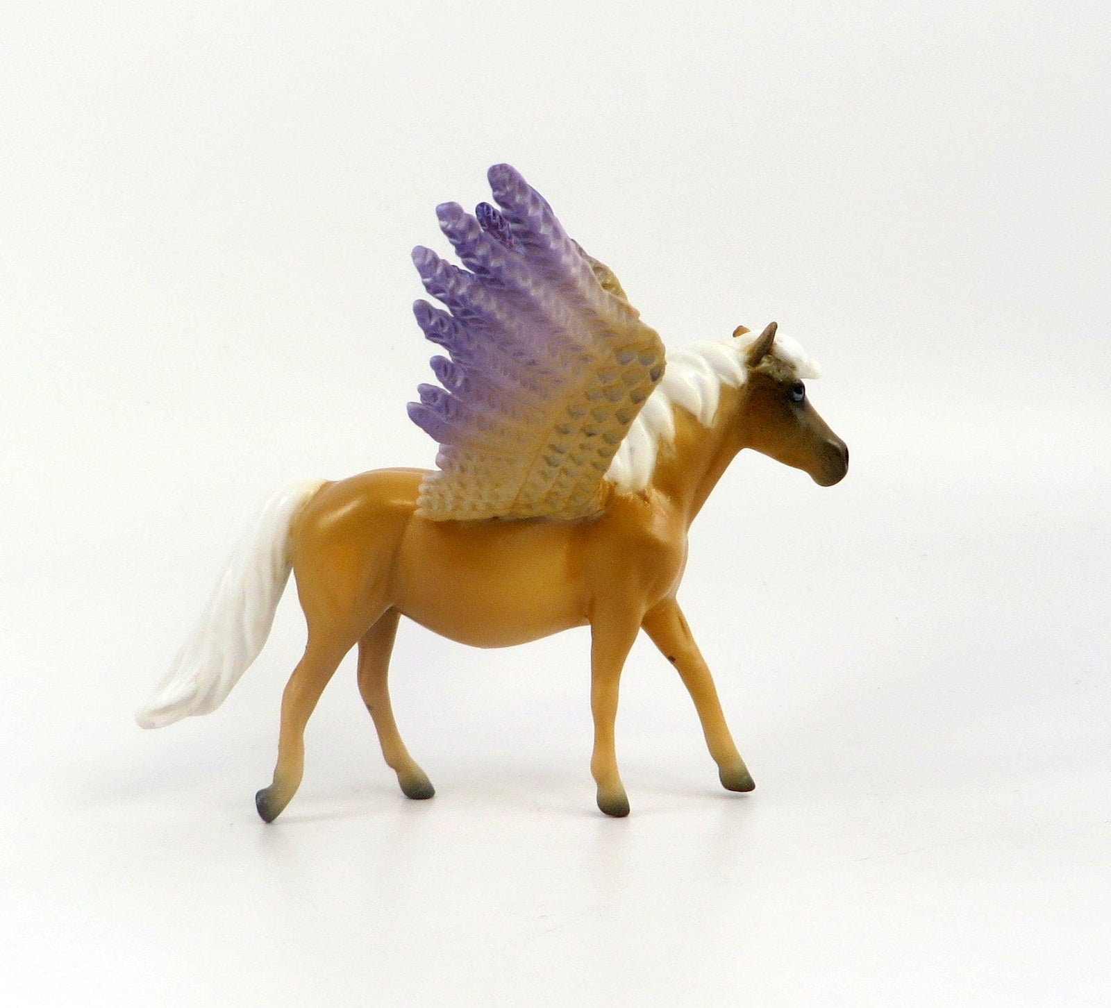MEGGY-OOAK PALOMINO DECORATOR PEGASUS CHIP MODEL HORSE EQ 19