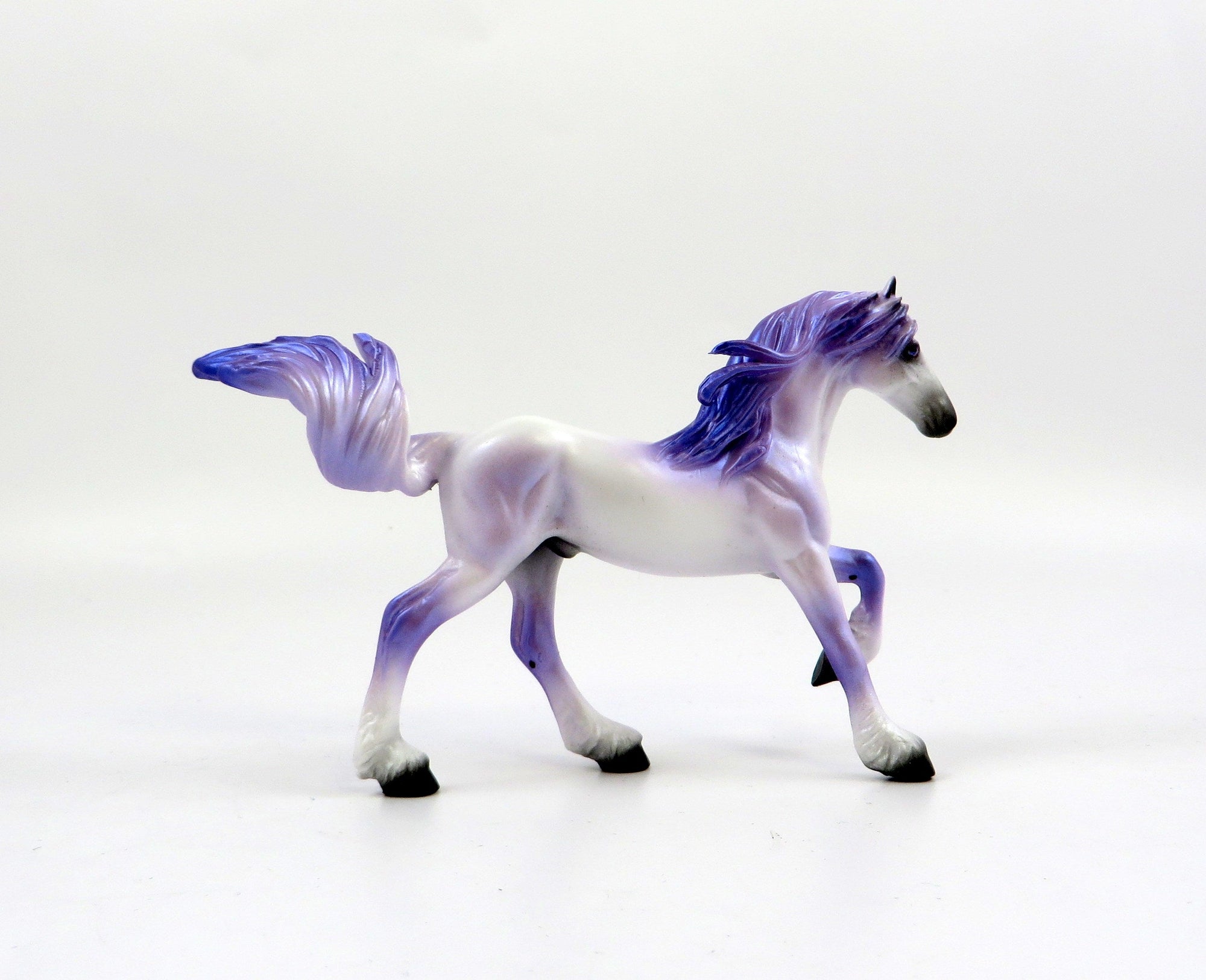 MERLIN MINI ME-LE-10 LAVENDER FRIESIAN CHIP MODEL HORSE EQ 19