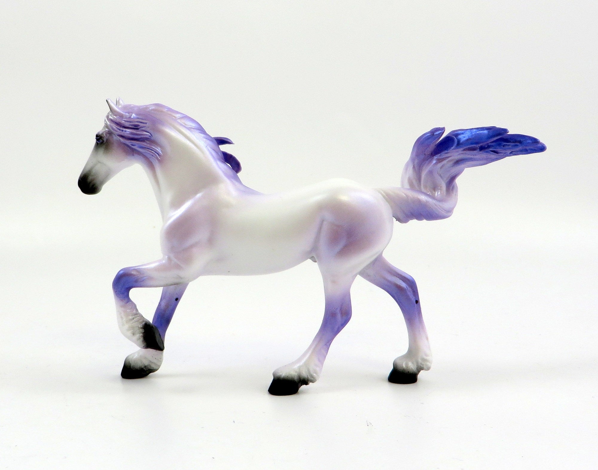 MERLIN MINI ME-LE-10 LAVENDER FRIESIAN CHIP MODEL HORSE EQ 19