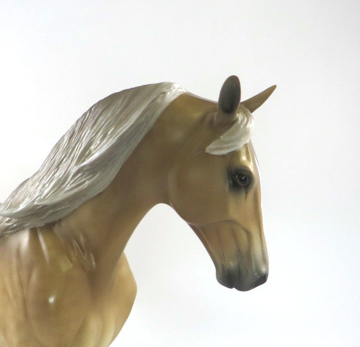 MOIN-OOAK DUNALINO TENNESSEE WALKER MODEL HORSE BY SHERYL LEISURE 2/20/20