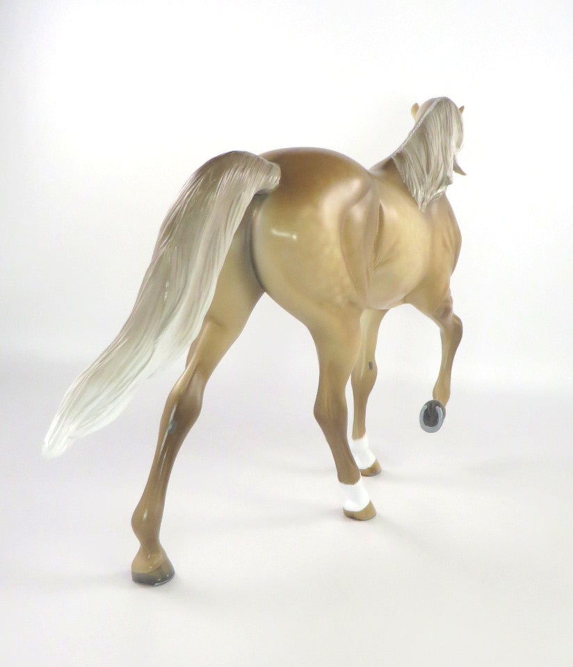 MOIN-OOAK DUNALINO TENNESSEE WALKER MODEL HORSE BY SHERYL LEISURE 2/20/20