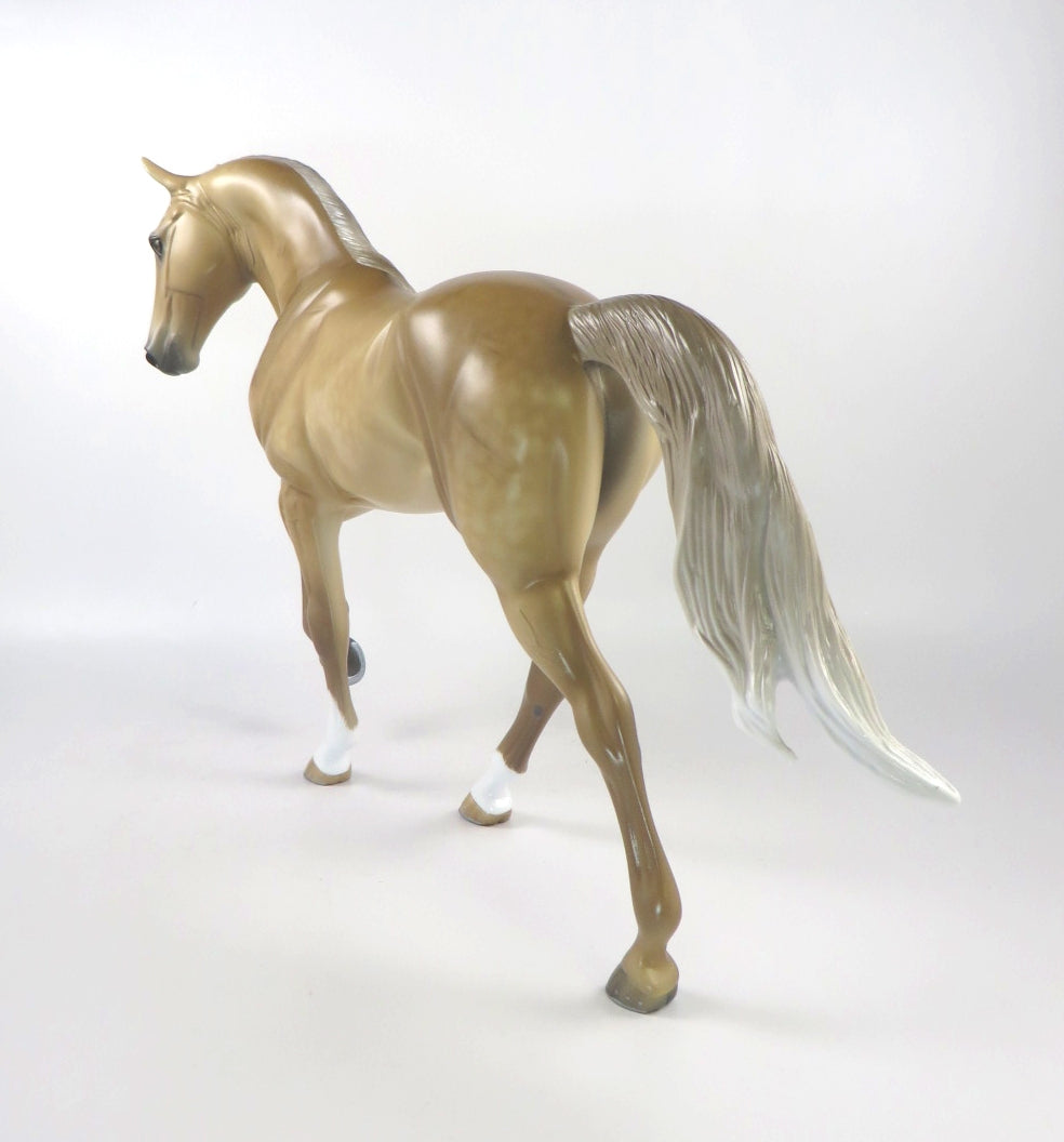 MOIN-OOAK DUNALINO TENNESSEE WALKER MODEL HORSE BY SHERYL LEISURE 2/20/20