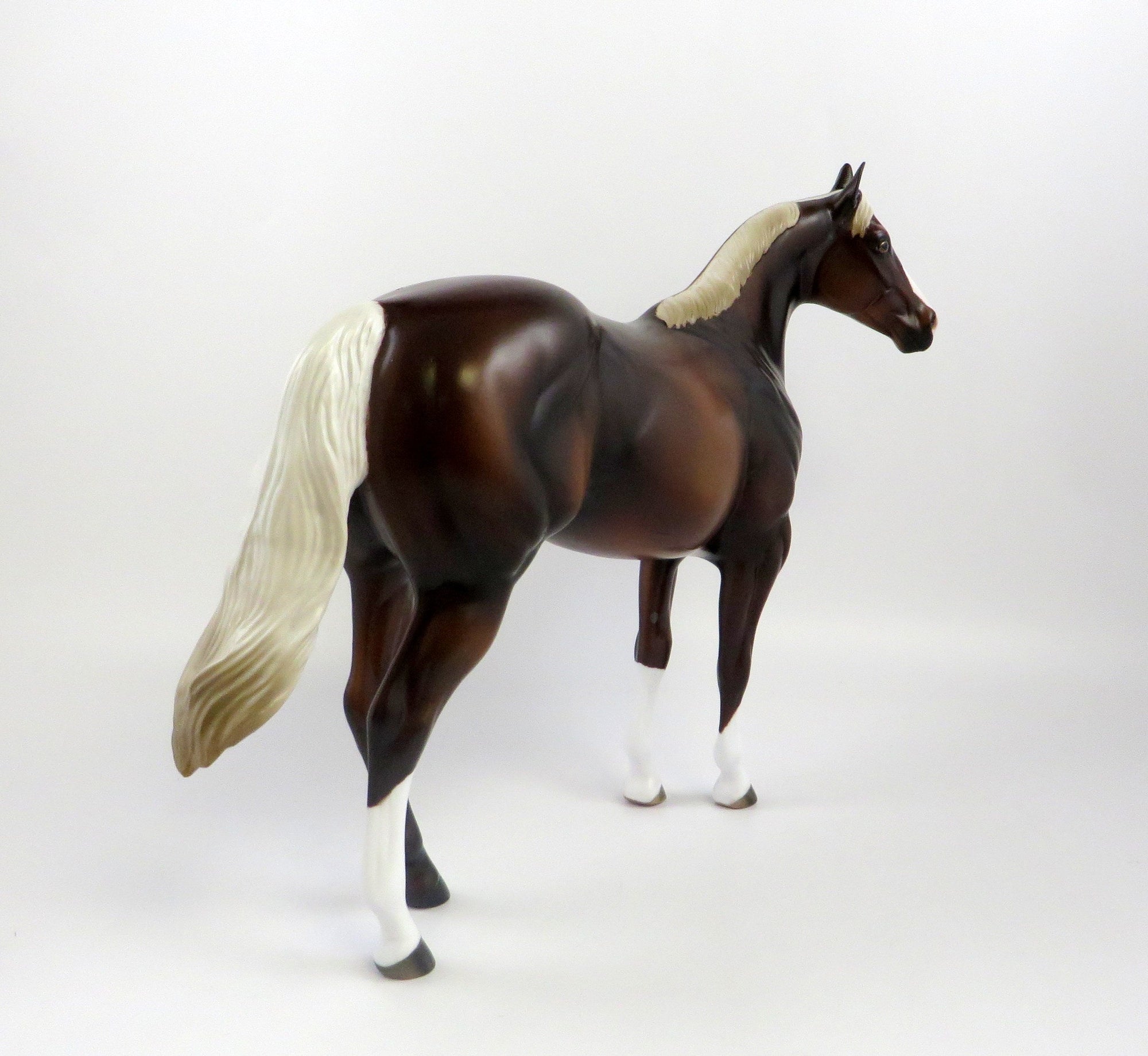 NIKOLA-OOAK LIVER CHESTNUT ISH MODEL HORSE EQ 19