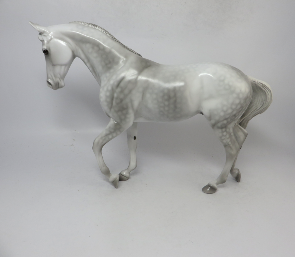 TROPHY-LE-5 LIGHT DAPPLE GREY THOROUGHBRED CM MANE AND TAIL BY DAWN QUICK SB19