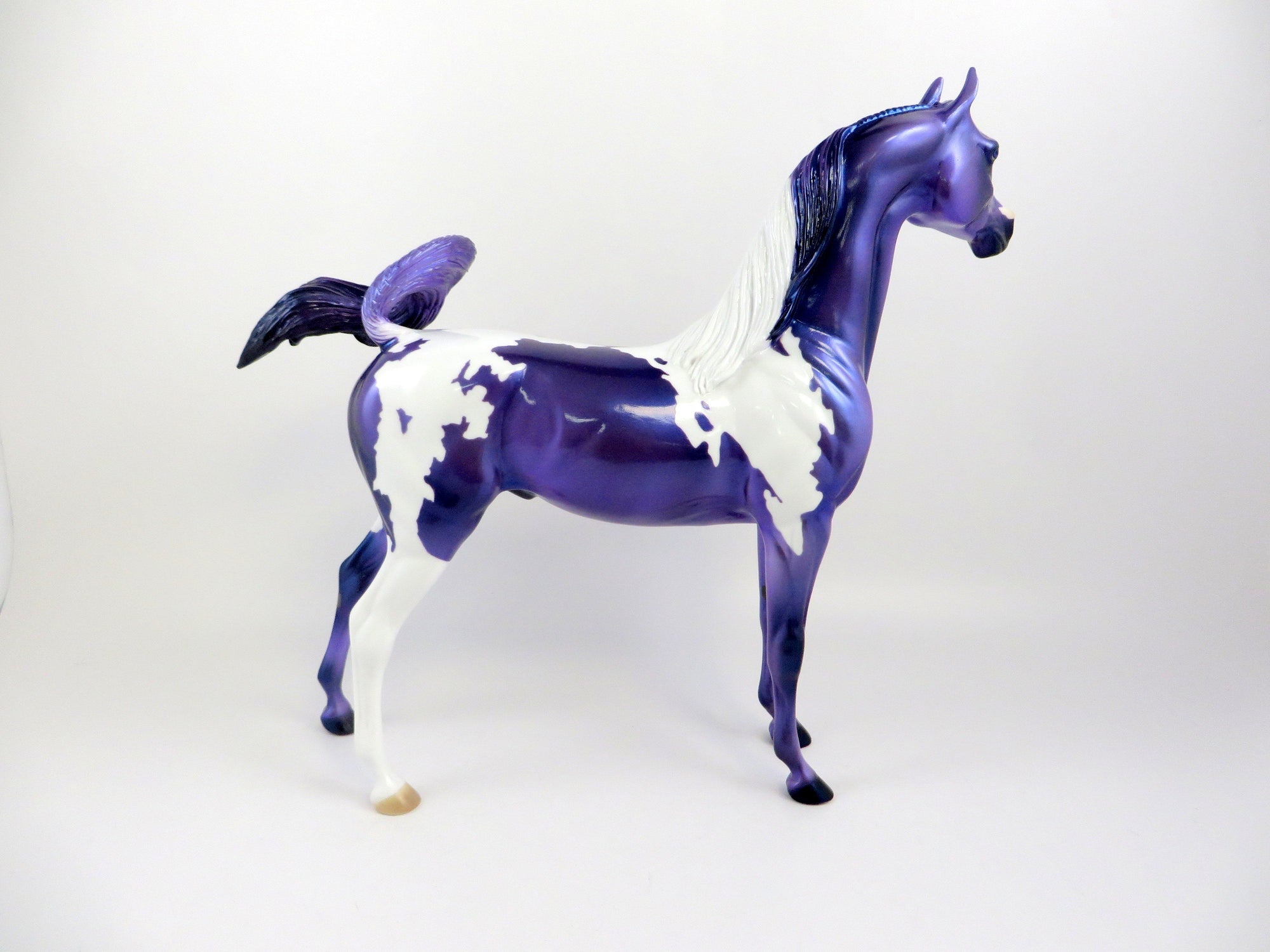 AMETHYSY ARABIAN MODEL HORSE EQ 19