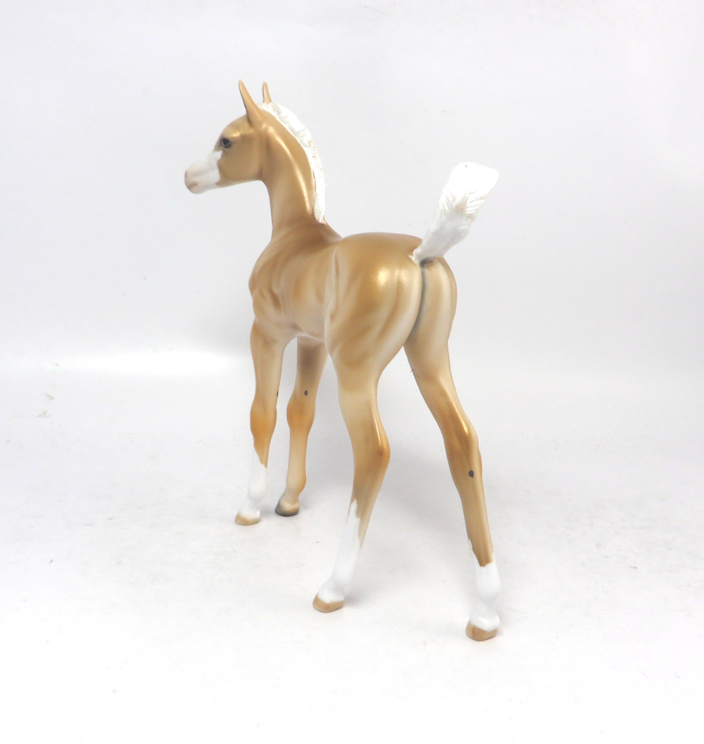 MARY MOONIE --- OOAK PALOMINO ARABIAN FOAL CUSTOM TAIL BY DAWN QUICK EA-19