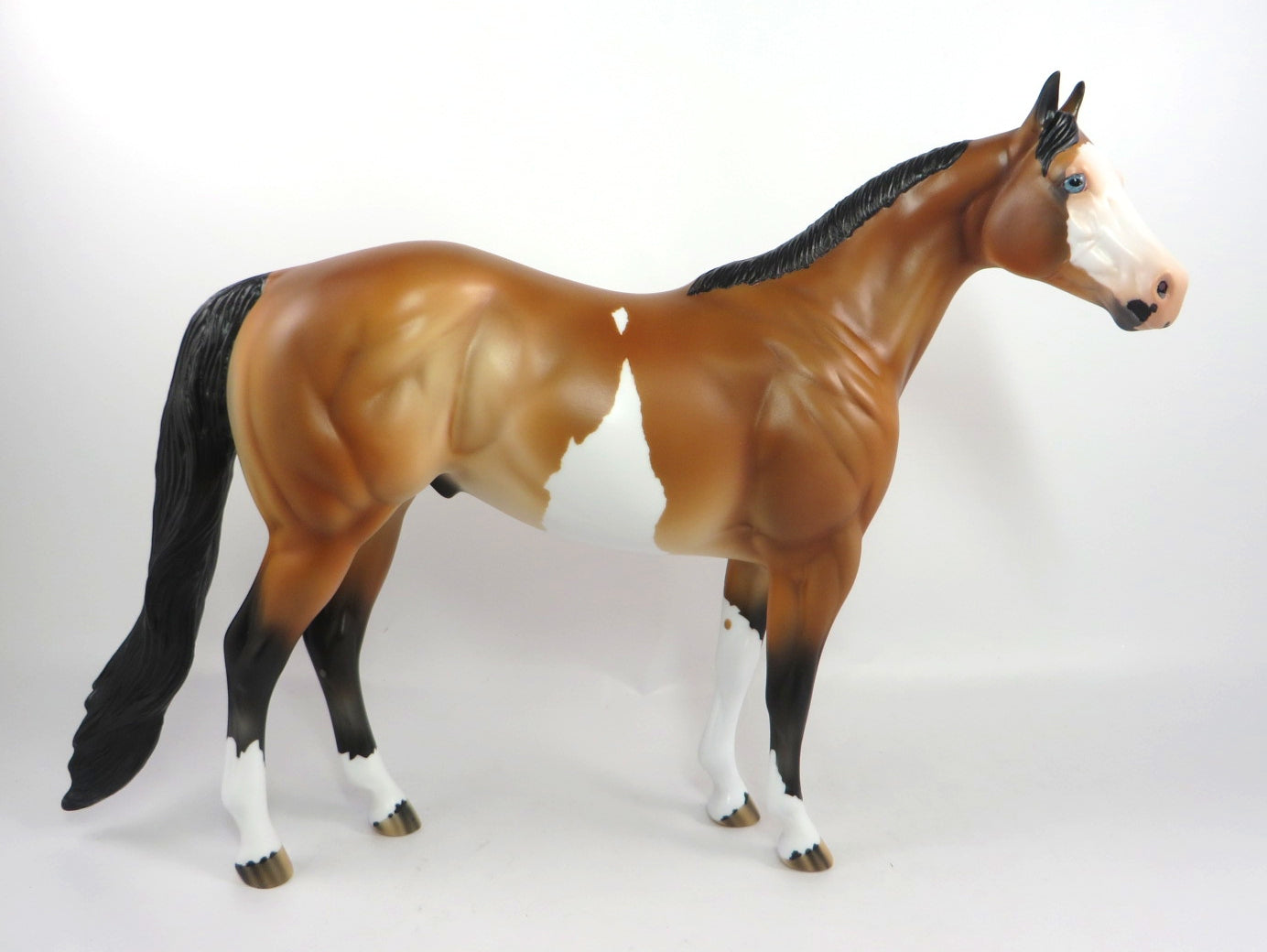 PJ BROWN-LE-6 BAY PINTO ISH MODEL HORSE PJ2020