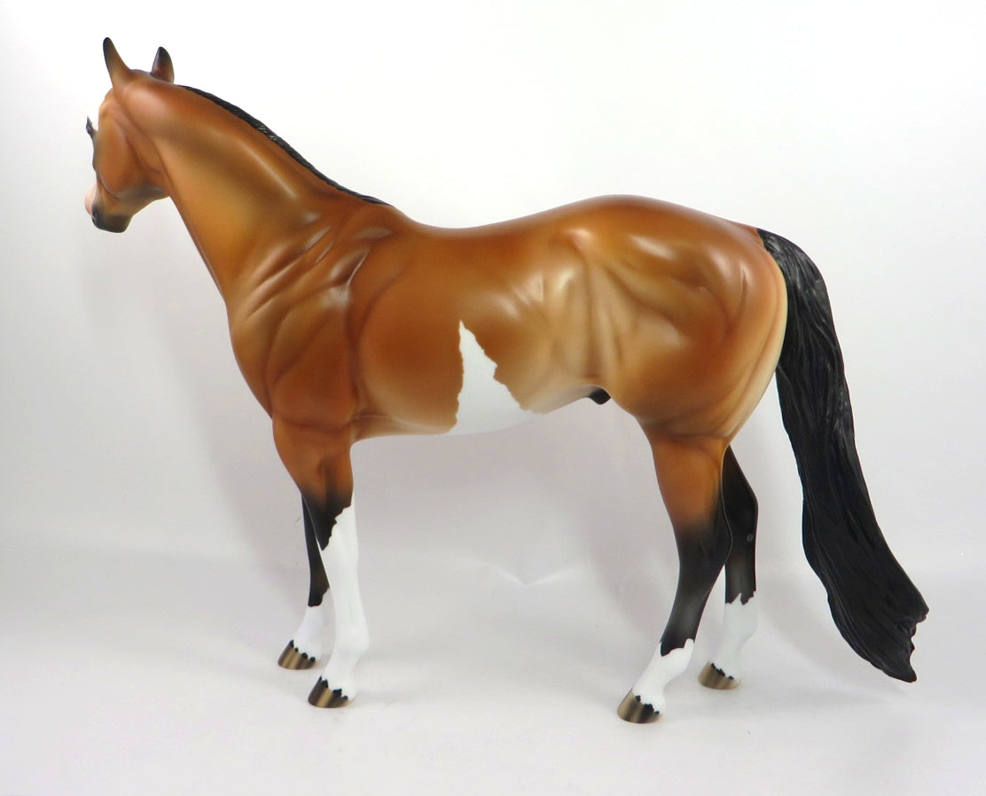 PJ BROWN-LE-6 BAY PINTO ISH MODEL HORSE PJ2020
